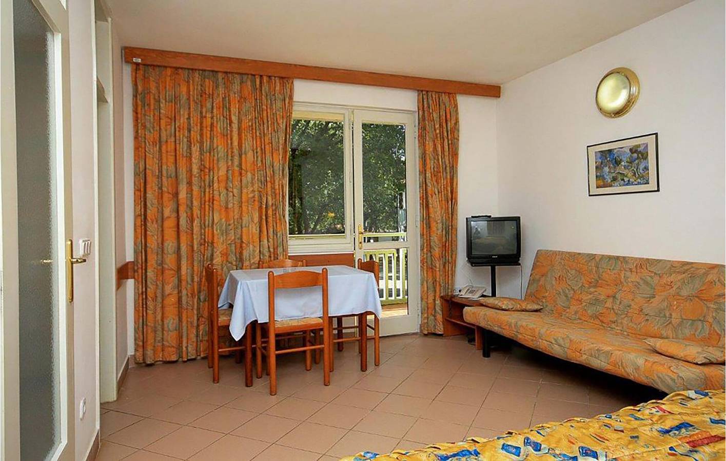 Ganze Ferienwohnung, Reizende Unterkunft, 1,5 km vom Strand entfernt: klimatisiertes Apartment mit saisonalem Pool und Terrasse in Umag, Umag und Umgebung