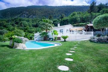 Location de vacances pour 11 personnes, avec jacuzzi ainsi que piscine et jardin à La Trinité