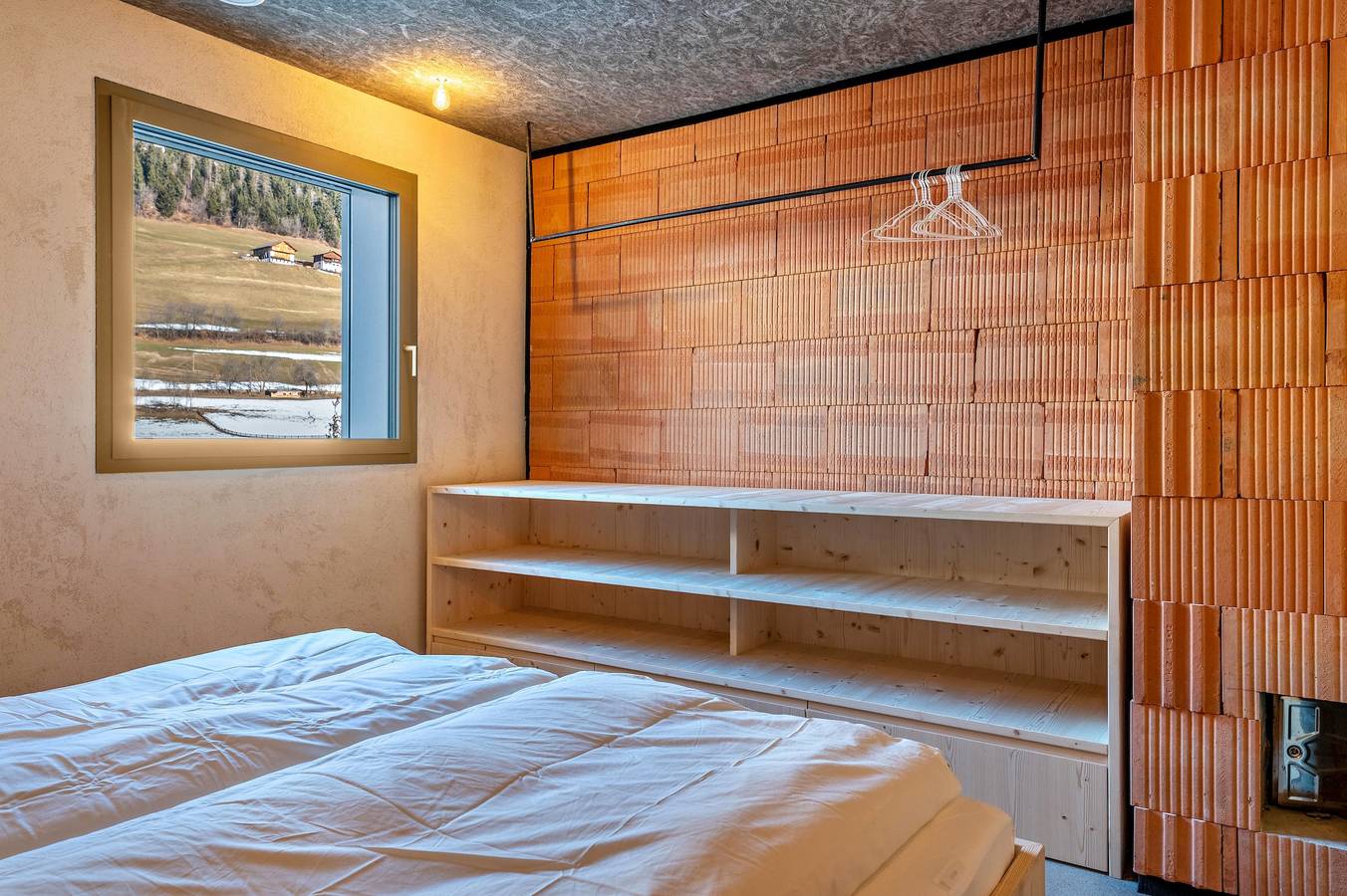 Appartamento intero, Appartamento 'Lena Dolomites Gartensuite' con vista sulle montagne, terrazza privata e Wi-Fi in Val di Funes, Funes