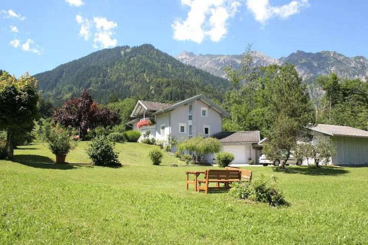 Ferienwohnung für 4 Personen, mit Balkon und Terrasse sowie Garten und Sauna in Vandans