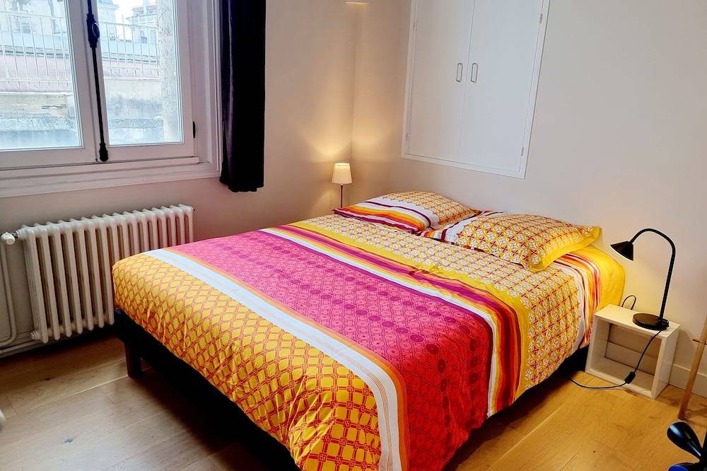 Ganze Wohnung, Apartment-Stadt-Ensuite mit Dusche-Parkblick in Angoulême, Charente