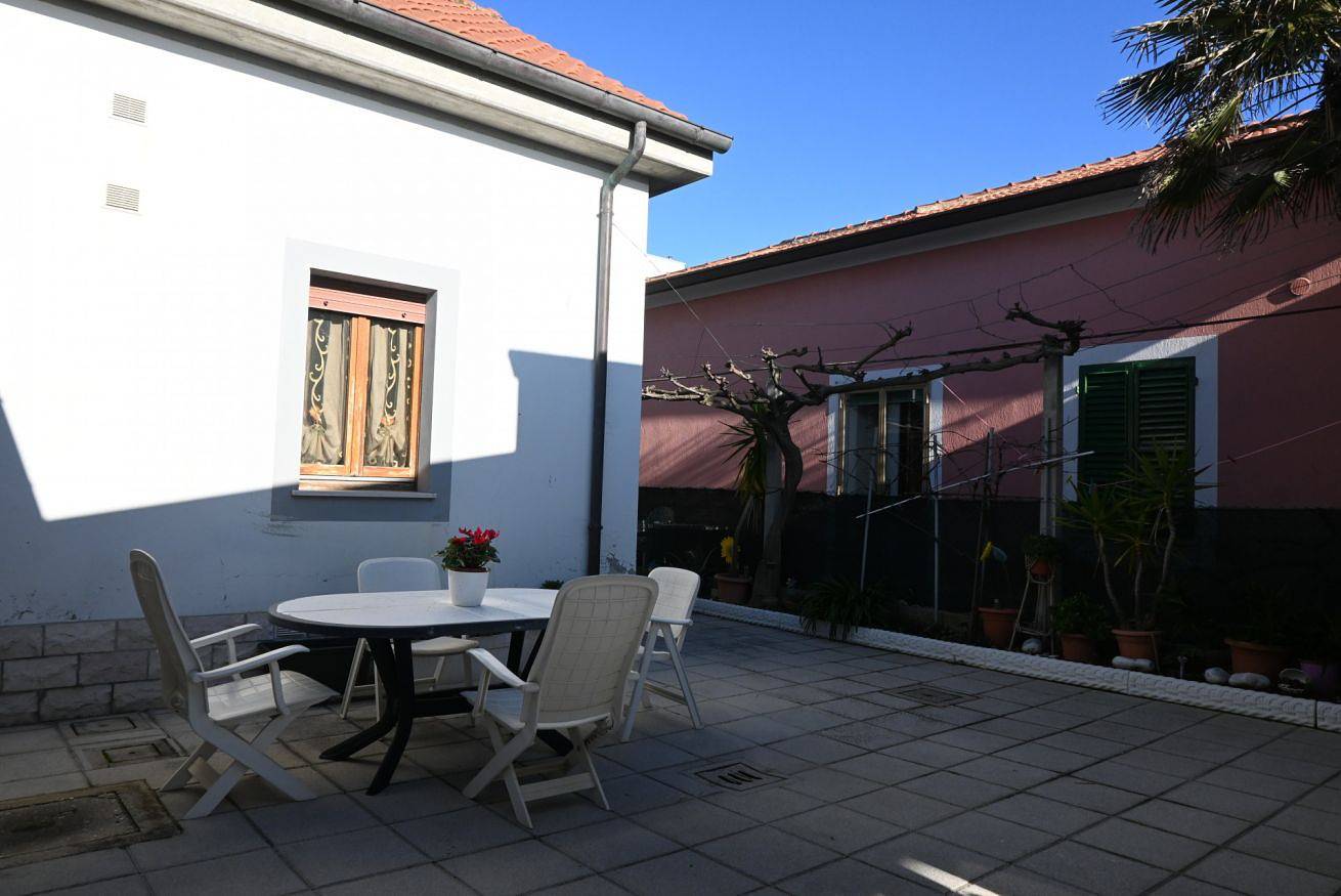 Entire apartment, Se211 - Senigallia, three-room apartment facing the sea with an outdoor courtyard in Senigallia, Senigallia (Municipality)