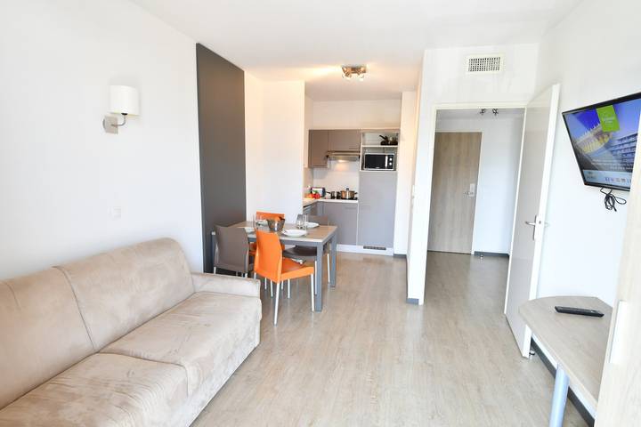Gîte pour 4 personnes, avec piscine et balcon dans Plage du Lac de Bordeaux - 2