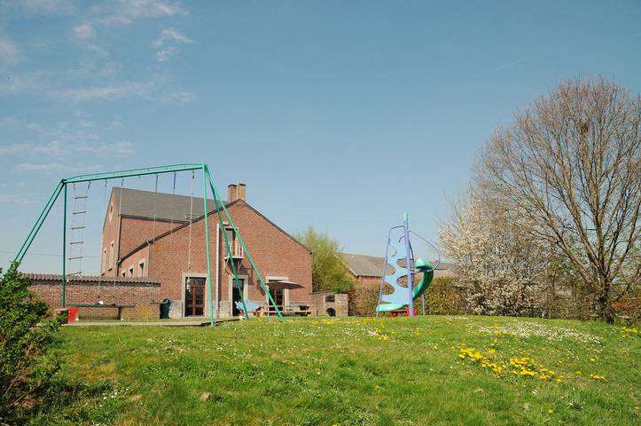 Location de vacances pour 30 personnes, avec jacuzzi ainsi que terrasse et sauna dans Noiseux