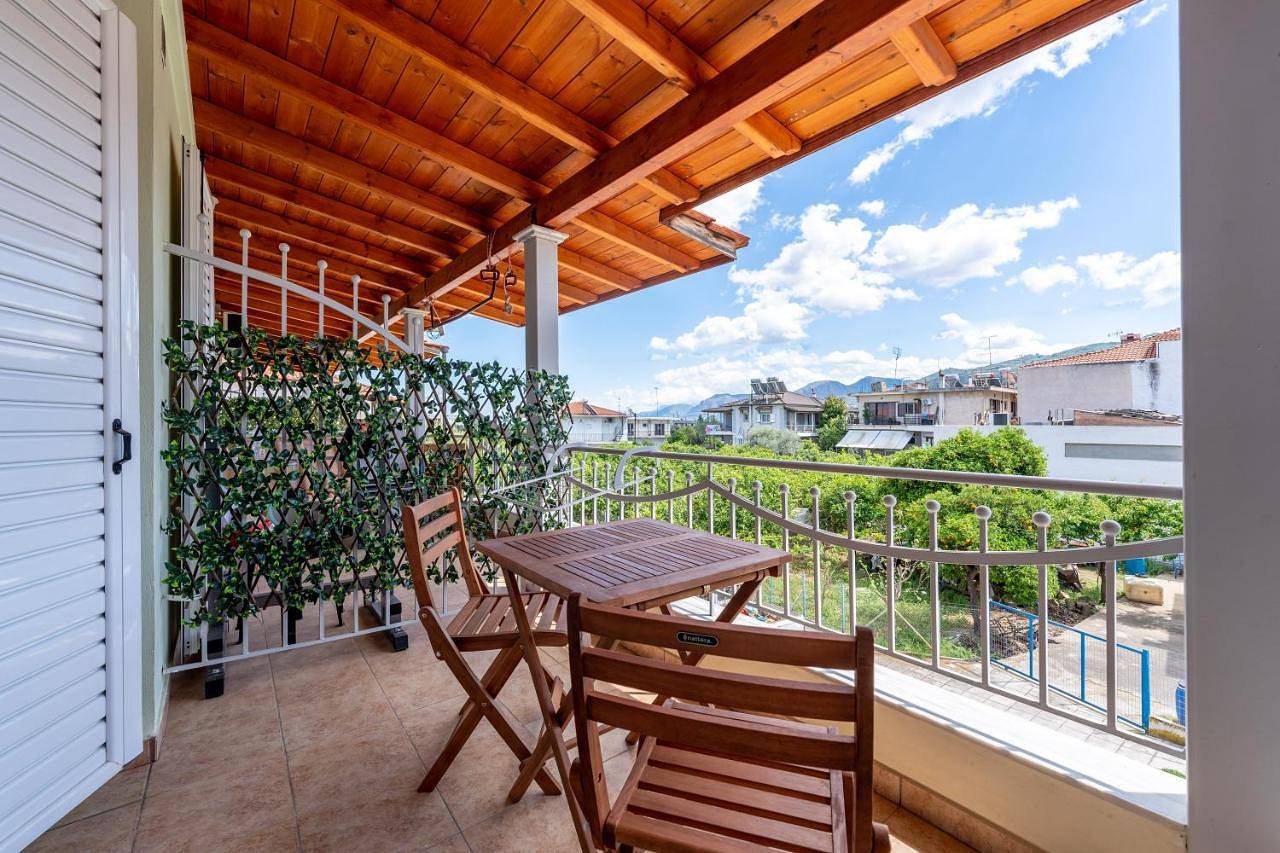 Appartement entier, Eagle's Nest City Apartments in Kouloura, Aigio