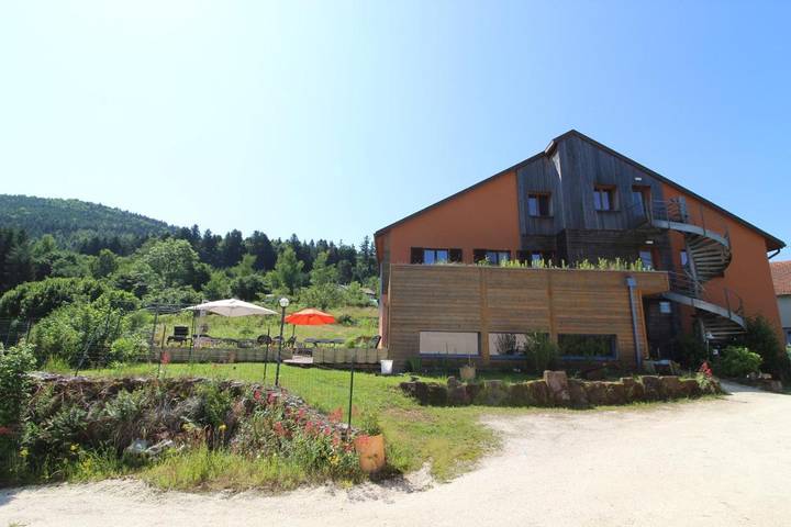 Location de vacances pour 18 personnes, avec jardin et terrasse ainsi que piscine et sauna à Moyenmoutier - 2