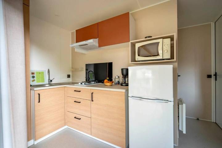 Hôtel pour 4 personnes, avec Terrasse ainsi que Piscine et Vue à Salies-de-Béarn - 2