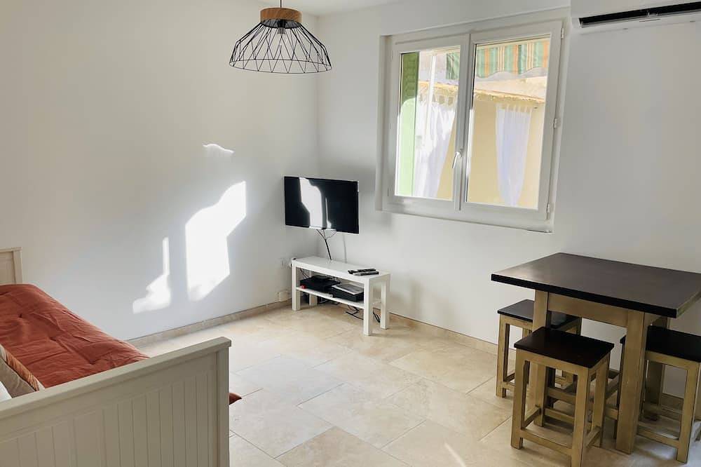 Entire apartment, Clémentine in La Ciotat, Marseille region