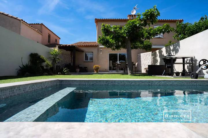 Villa pour 6 personnes, avec piscine et jardin