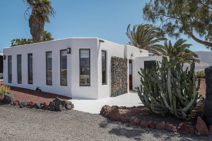 Schönes Haus "La Casita" mit Meer- und Bergblick, Garten & Terrasse in Famara Beach, Teguise