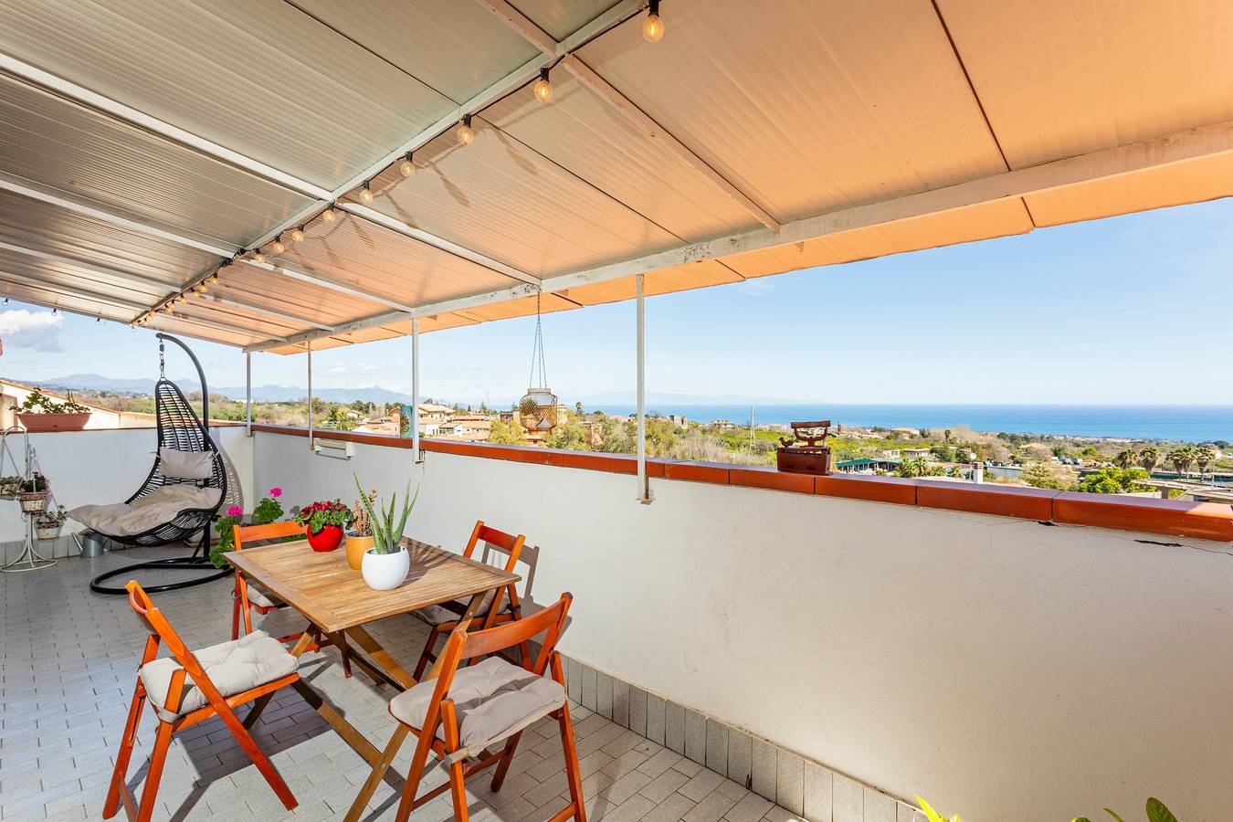Appartamento intero, Appartamento 'Etna Home' con vista mare, Wi-Fi e aria condizionata in Santa Venerina, Etna