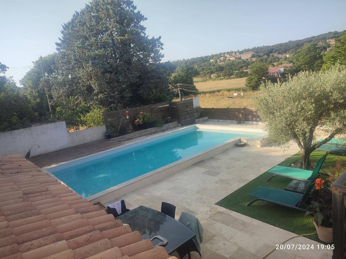 Appartement entier, One-Bedroom Apartment in Lussan, Région de Nîmes