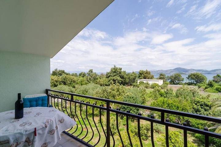 Gîte pour 3 personnes, avec terrasse, adapté aux familles à Drače