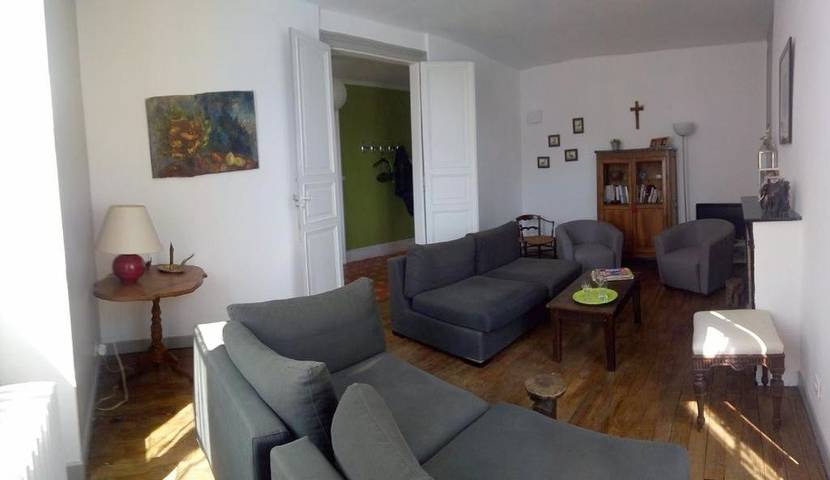 Location de vacances pour 10 personnes, avec piscine ainsi que vue et jardin, adapté aux familles à Saint-Savin - 3