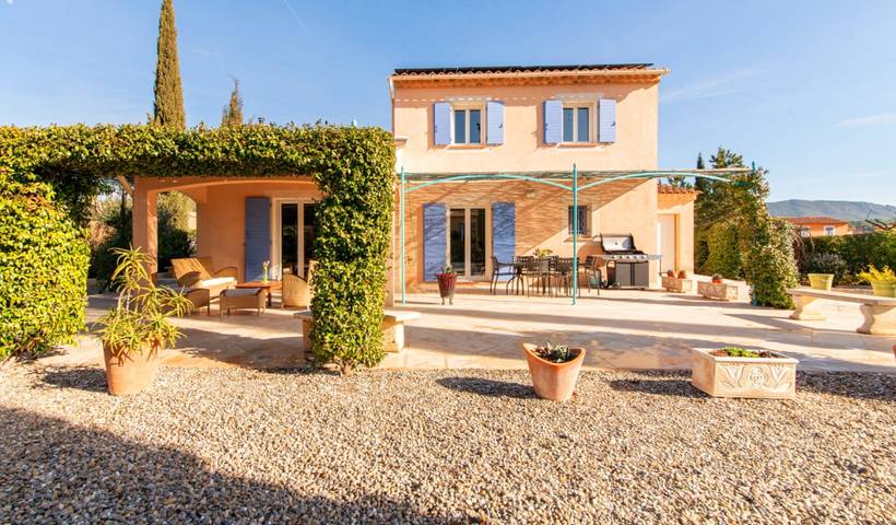 Gîte pour 8 personnes, avec piscine, adapté aux familles
