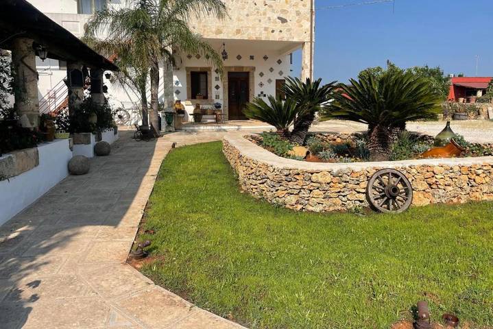 B&b per 3 persone, con panorama e giardino nonché piscina a Sannicola