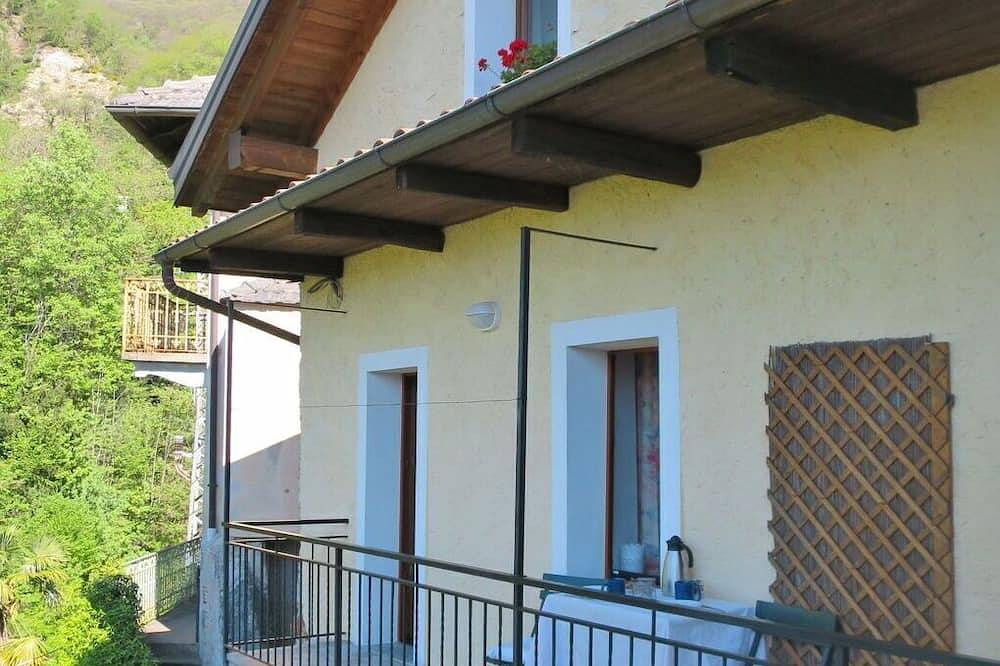 Atemberaubendes  Ferienhaus für 5 Leute mit  W-Lan, Tv, Innenhof und Parkplatz in Oggebbio Gemeinde, Lago Maggiore (Piemont)