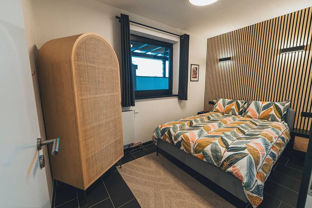 Ganze Wohnung, Private Fereinwohnung im Hunsrück mit herrlichem Talblick und Zedernholz-Sauna in Bruschied, Landkreis Bad Kreuznach
