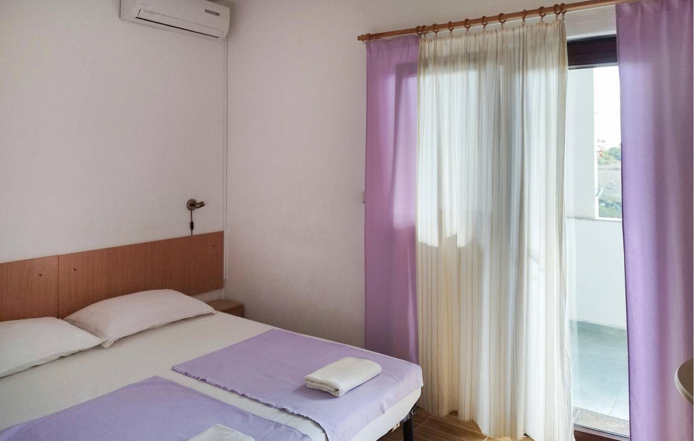 Ganze Ferienwohnung, Gemütliche Ferienwohnung mit Terrasse, 100 m vom Strand „Plaža Perilo“ entfernt in Povljana, Pag