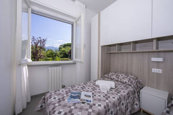 Ferienwohnung für 5 Personen, mit Garten und Terrasse in Marina di Massa - 2