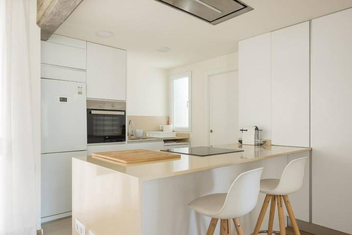 Ferienwohnung für 6 Personen, mit Terrasse und Pool sowie Ausblick in Valencia - 4