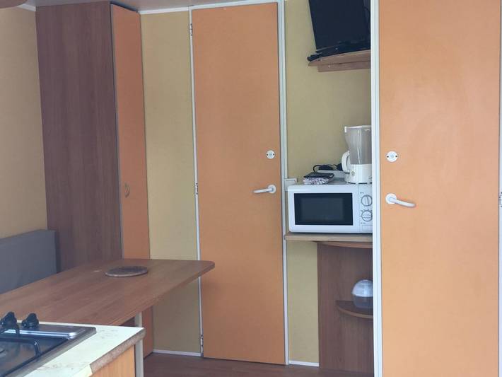 Mobil home pour 2 personnes, avec piscine et terrasse, animaux acceptés à Thiviers - 2