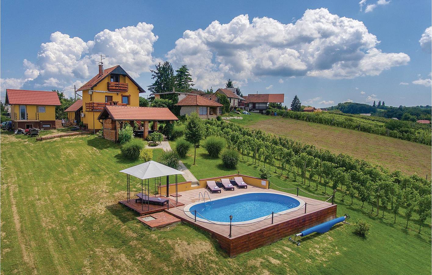 Charmant appartement van 146 m² met zwembad, terras, wifi en barbecue in Grad Varaždinske Toplice, Varaždin