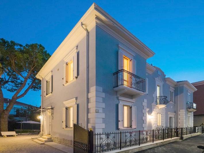 B&b per 2 persone, con Balcone e Idromassaggio nonché Giardino e Piscina a Senigallia