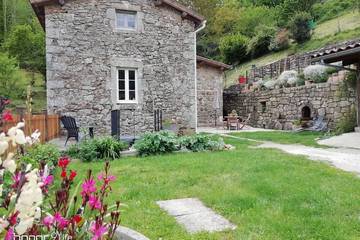 Location de vacances pour 6 personnes, avec jardin et terrasse à Juvinas