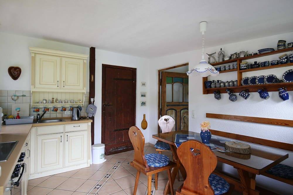 Ganze Wohnung, Ferienwohnung 1 (Eg) - Urlaub im historischen Bauernhaus in Neuendorf-Heide, Saal