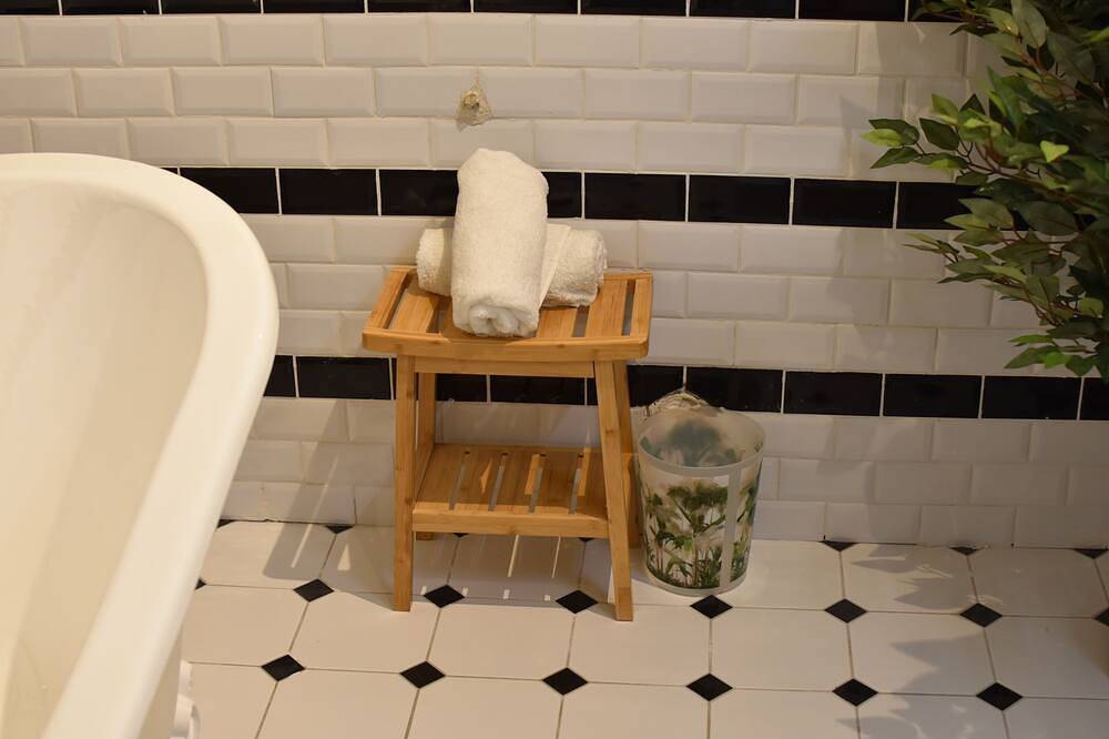 Holiday home with parking/outdoor play area/pool/6 suites in Bourg-en-Bresse, Región de Bourg-en-Bresse