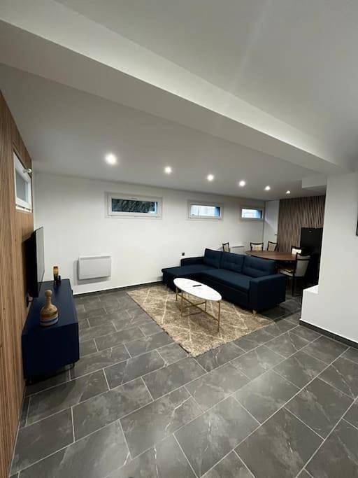 Gîte pour 4 personnes, avec terrasse et jardin à Villeneuve-le-Roi - 2