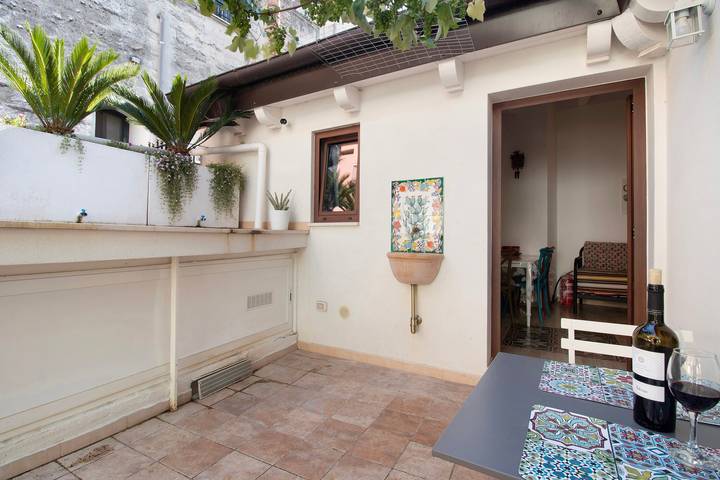 Apartment 'Unit Two' with Shared Terrace, Wi-Fi and Air Conditioning
