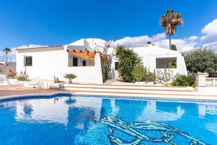 Villa pour 8 personnes, avec terrasse et jardin