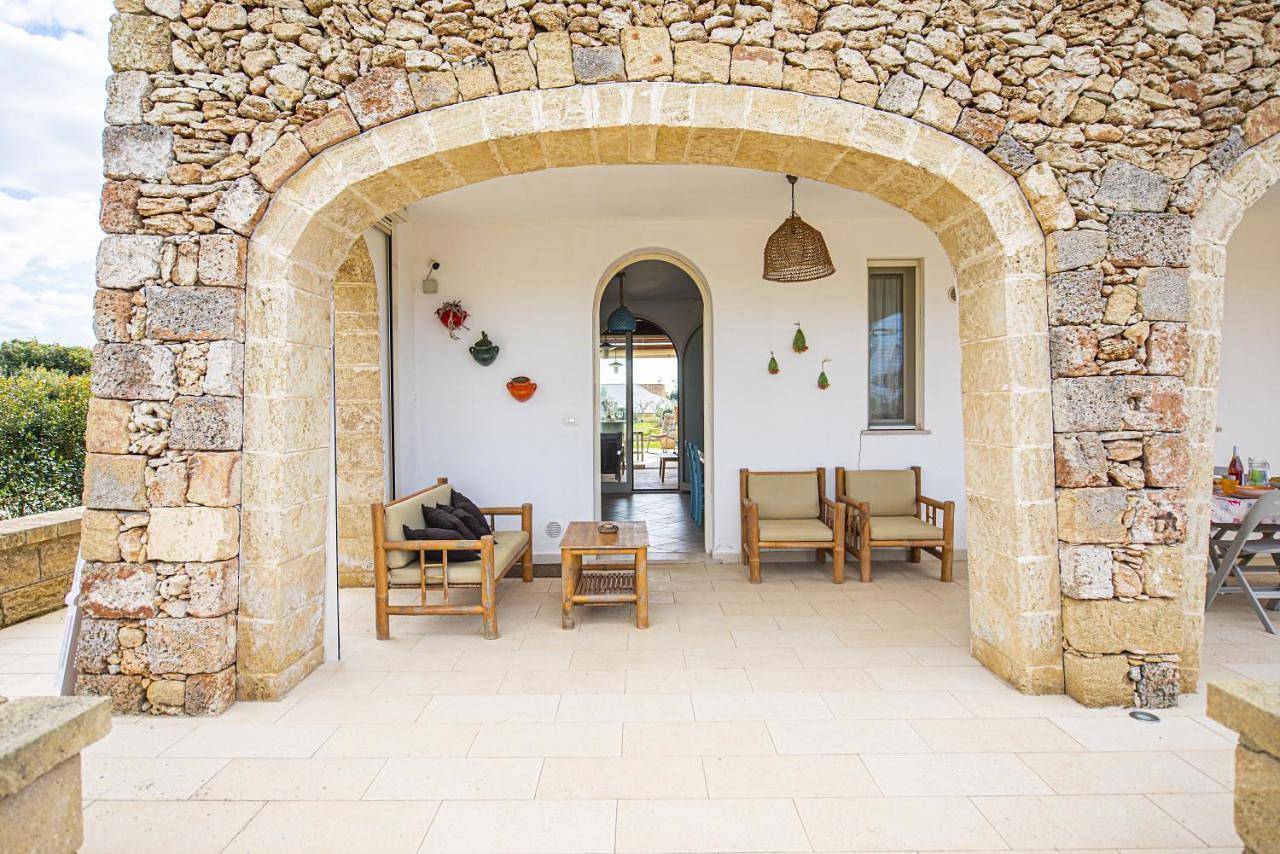 Villa Elisabetta con idromassaggio e area piscina in Alezio, Golfo di Taranto