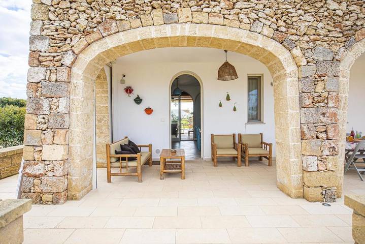 Villa per 7 persone, con Idromassaggio e Terrazza nonché Giardino e Piscina a Alezio