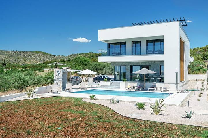 Ferienhaus für 8 Personen, mit Garten und Balkon in Vodice