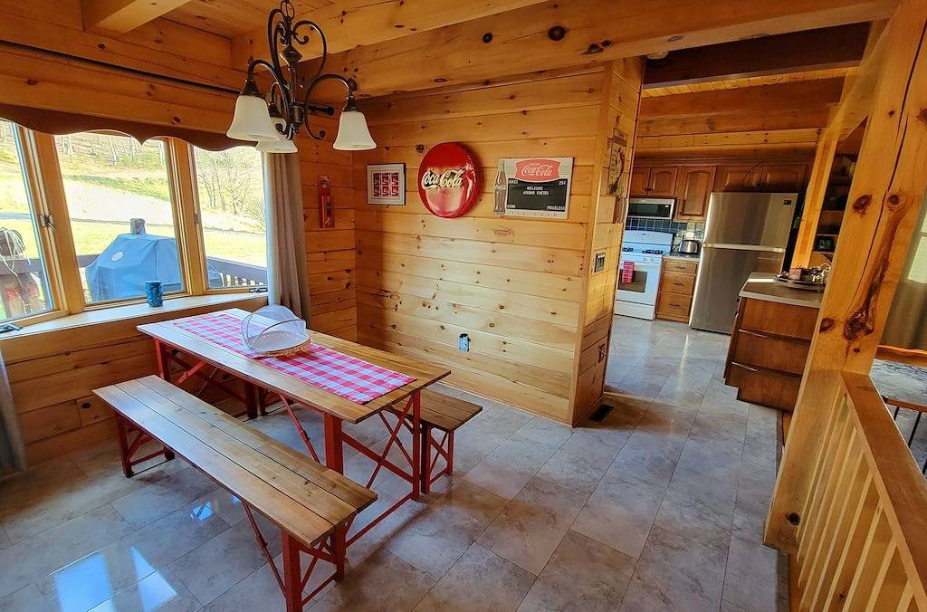 Secluded Hilltop Retreat: Log Cabin + Hot Tub in Seneca Rocks