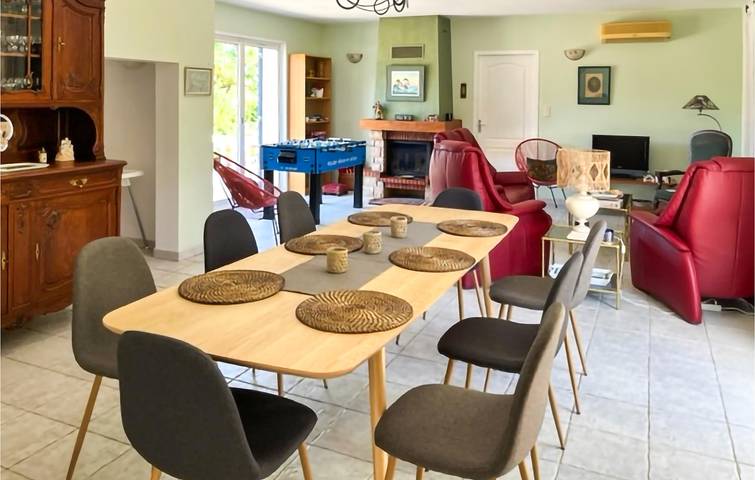 Appartement de charme : A/C, piscine, jardin, près de la rivière L'Orb in Prades-sur-Vernazobre, Côte méditerranéenne (France)