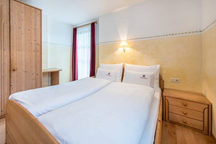 Ganze Wohnung, Ferienwohnung "Haus zur Vogelweide App 3" mit Bergblick, Balkonen und Wlan in Villgratner Berge, Toblach