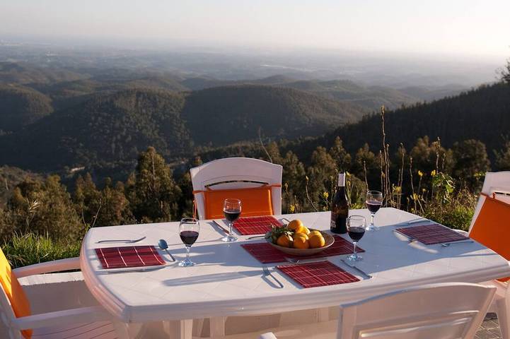 Gîte pour 6 personnes, avec Jacuzzi ainsi que Terrasse et Jardin à Monchique