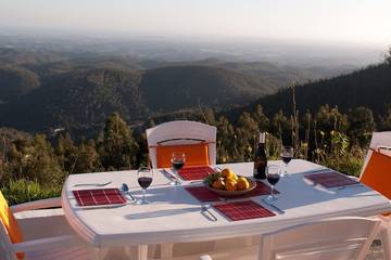 Gîte pour 6 personnes, avec terrasse ainsi que jacuzzi et jardin à Monchique