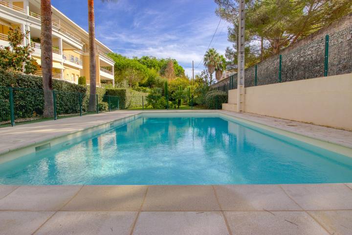 Appartement de vacances pour 4 personnes, avec Terrasse ainsi que Jardin et Piscine