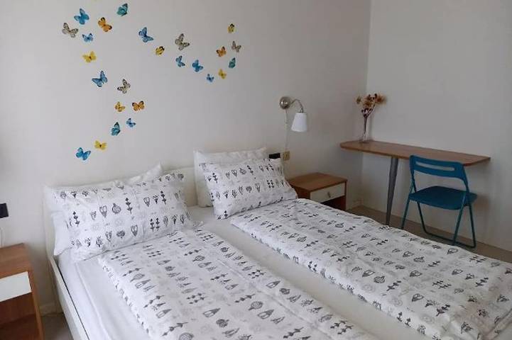 Appartement entier, Calme, proche de la Plage et Spacieux avec Parking Privé. Animaux Acceptés. in Riva del Garda, Montagnes autour du lac de Garde