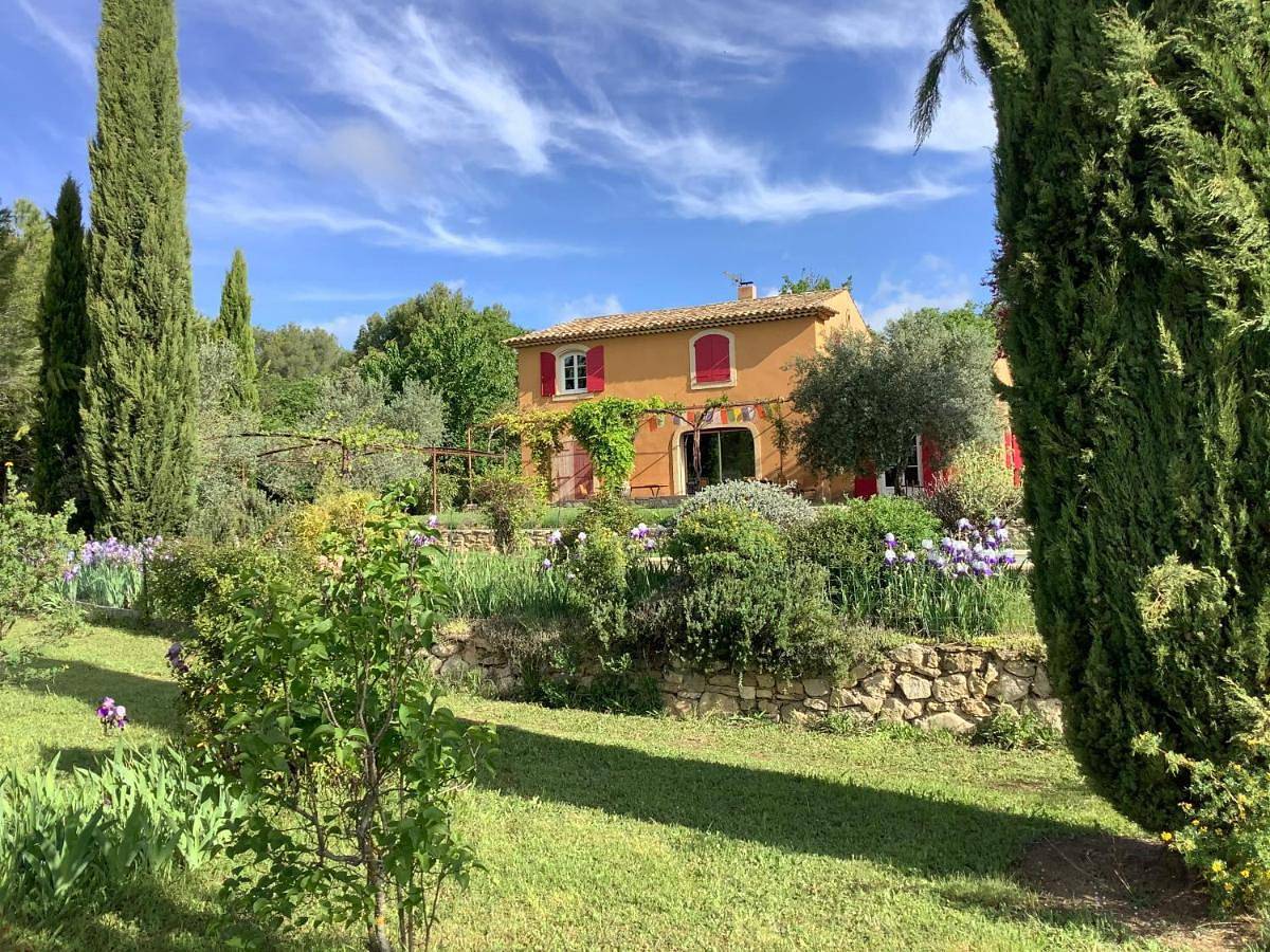 Fraîcheur et Romantisme Provence Luberon in Grambois, Parc naturel régional du Luberon