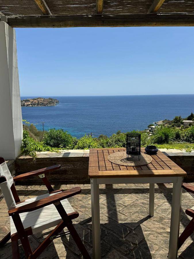 Double Room with Terrace in Eubée