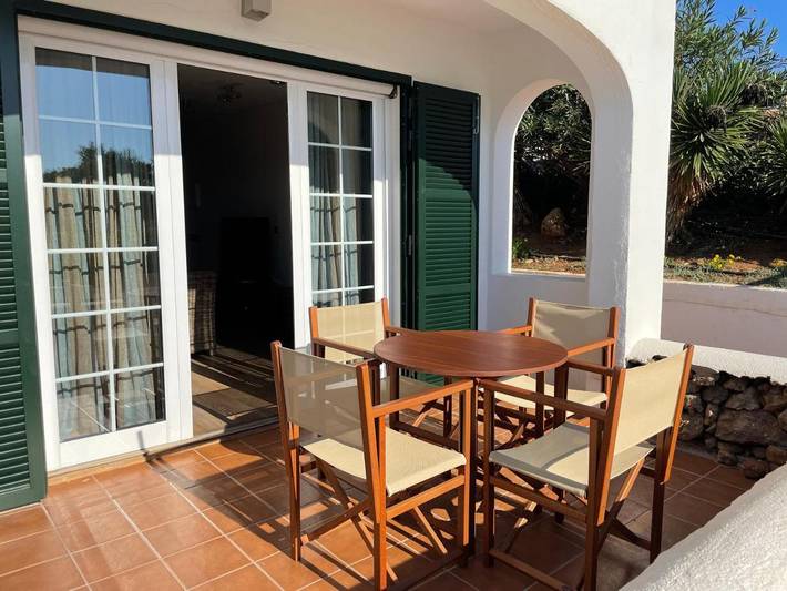 Ferienwohnung für 2 Personen, mit Pool und Garten sowie Ausblick in Fornells