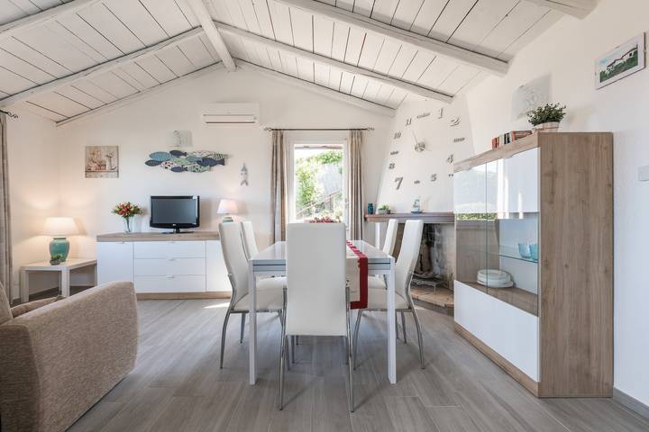 Casa vacanze 'Seb Beach' vicino alla spiaggia con terrazza, piccolo giardino e Wi-Fi in Costa Rei, Muravera