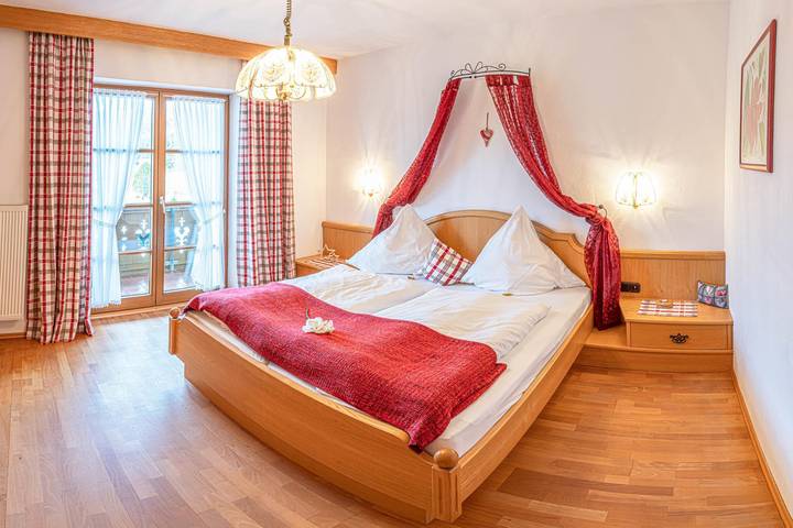 Ganze Ferienwohnung, "Krottenkopf" Fewo/1 Schlafraum/Dusche, Wc in Krün, Bayerische Alpen