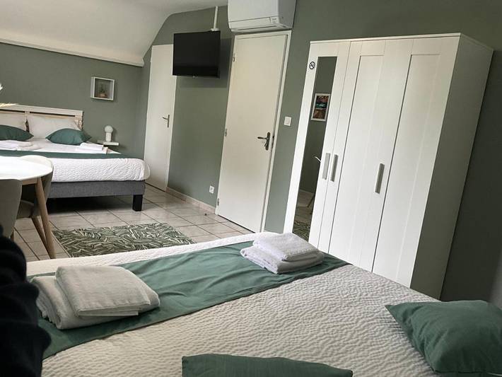 Location de vacances pour 2 personnes, avec jardin ainsi que vue et piscine à Maubourguet - 2